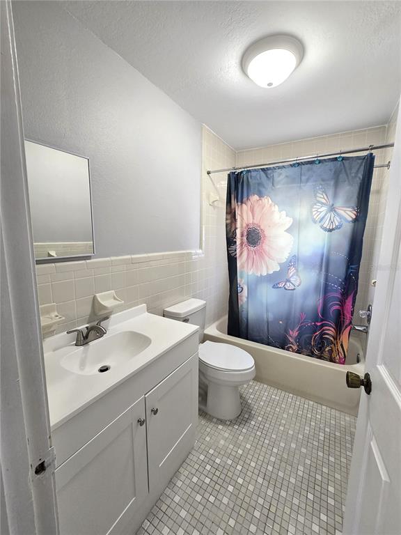 5422 Amy Lane New Port Richey, FL 34652 - Photo 19 of 25 a bathroom with a sink a toilet and shower