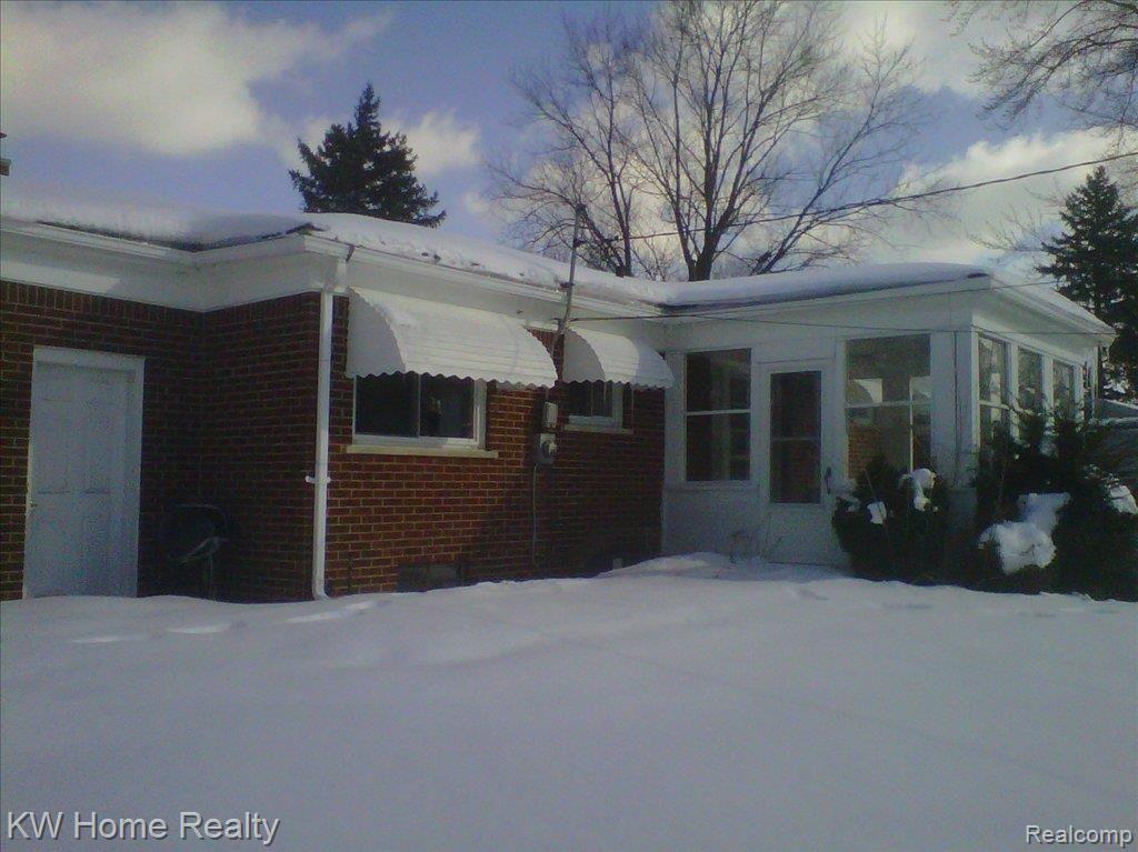 28327 Westerleigh Road Farmington, MI 48334 - Photo 2 of 6 BACK VIEW