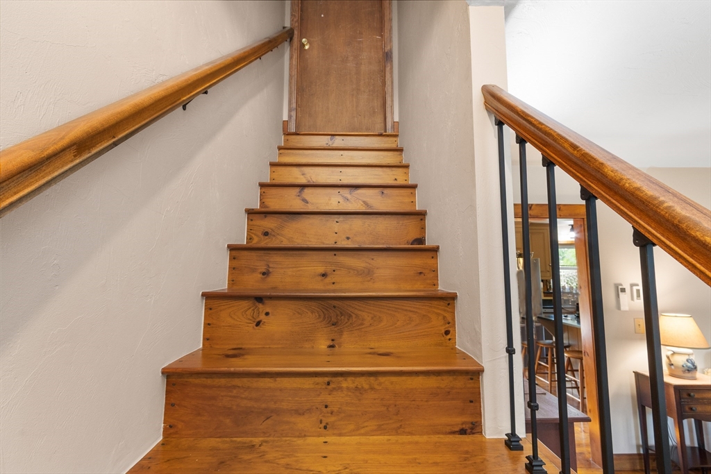 298 Torrey Road Southbridge, MA 01550 - Photo 16 of 40 a view of entryway