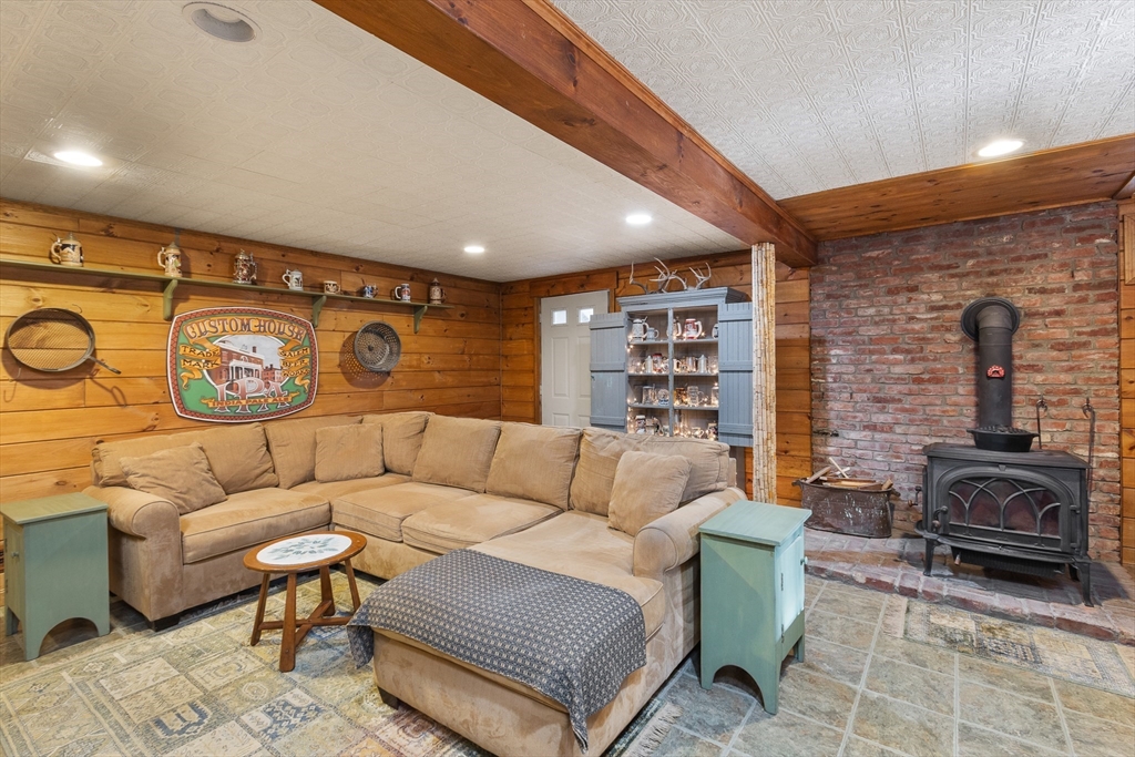 298 Torrey Road Southbridge, MA 01550 - Photo 23 of 40 a living room with furniture and a couch