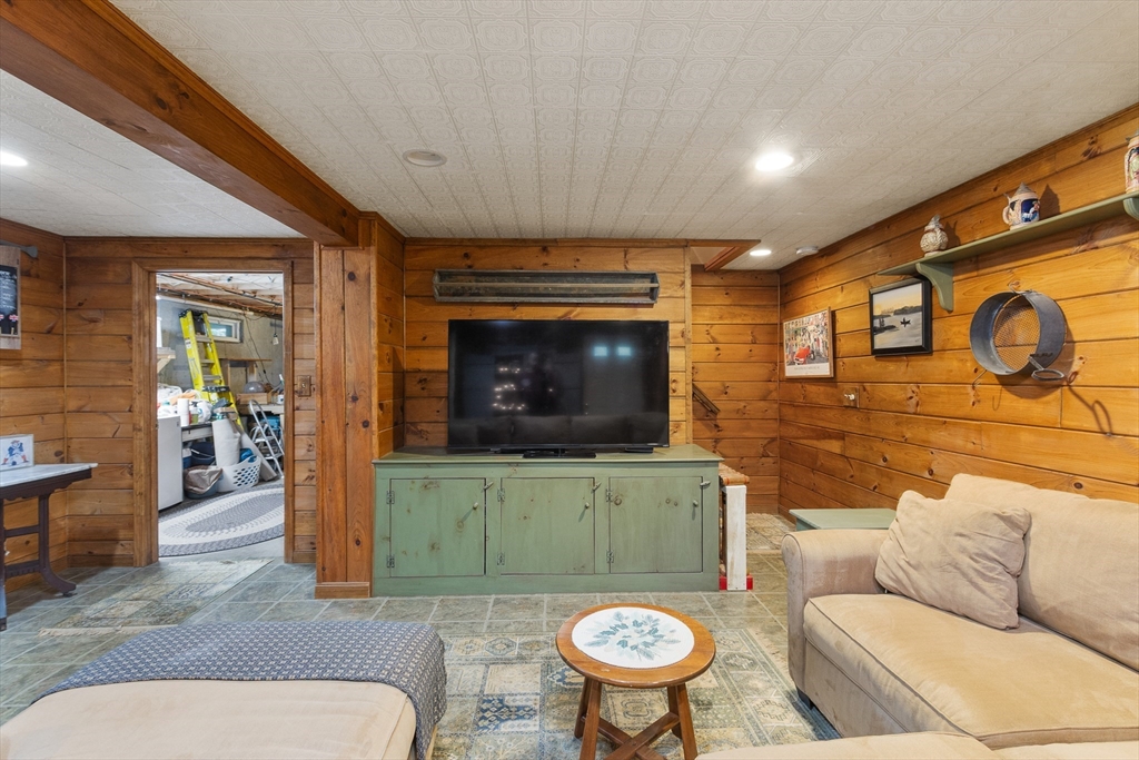 298 Torrey Road Southbridge, MA 01550 - Photo 25 of 40 a living room with furniture and a flat screen tv