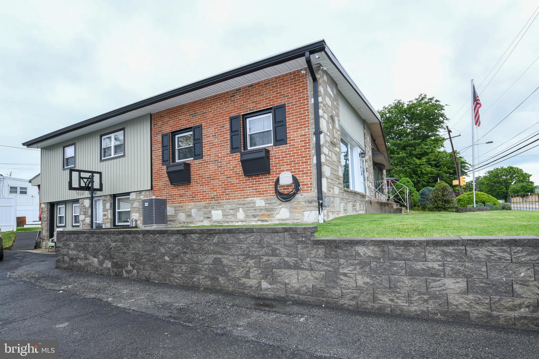 11058 Knights Road Philadelphia, PA 19154 - Photo 3 of 52