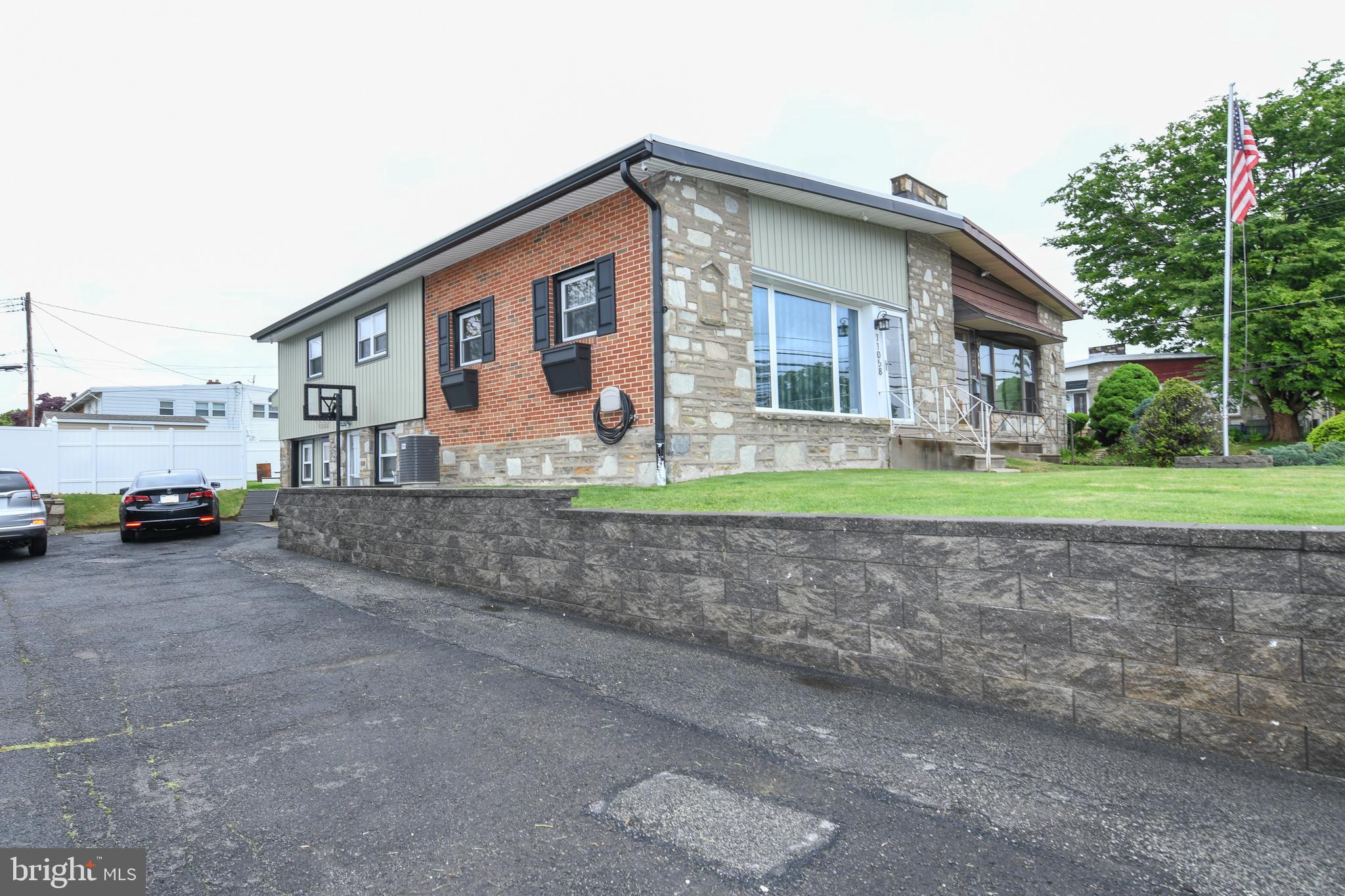 11058 Knights Road Philadelphia, PA 19154 - Photo 4 of 52