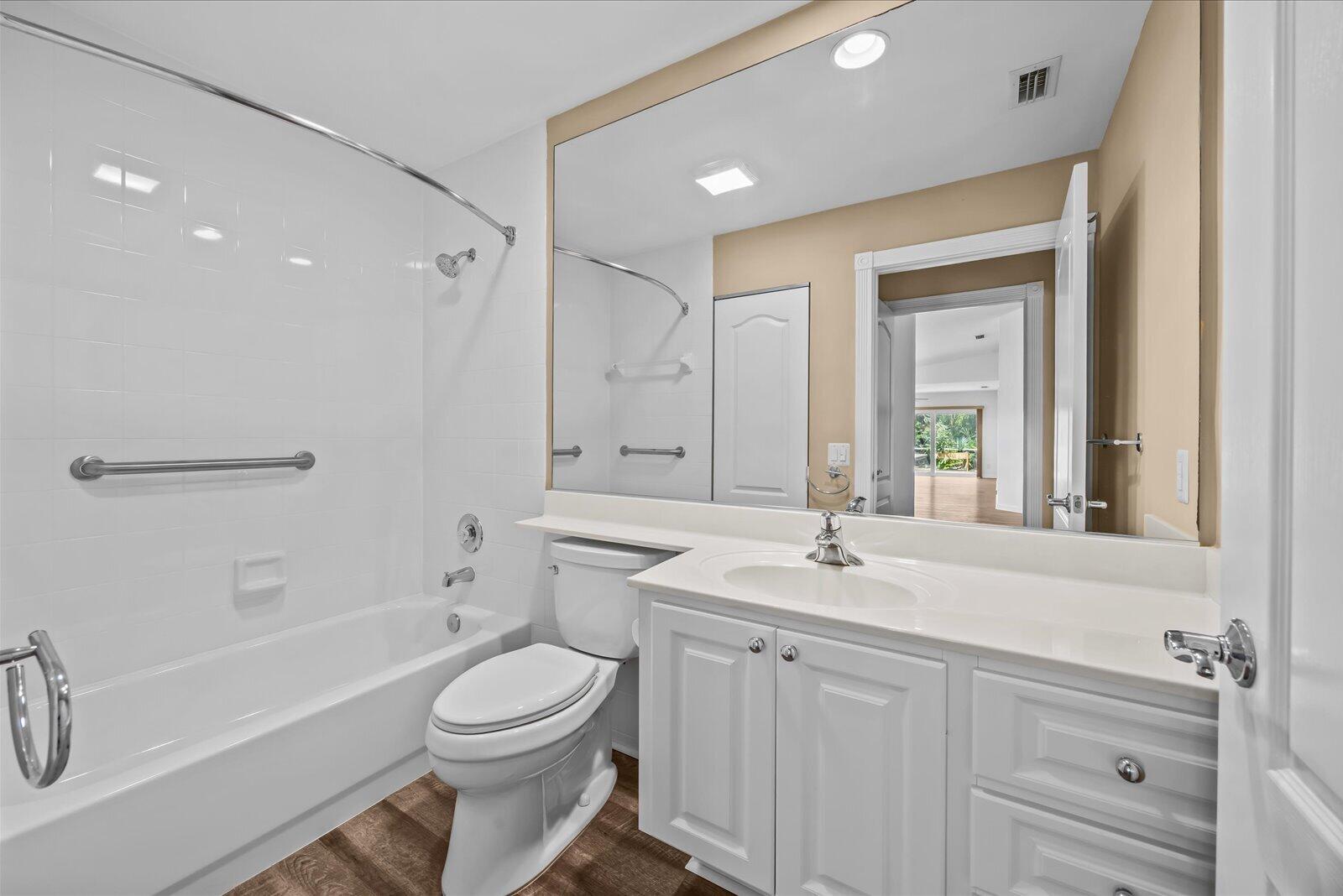918 Southwest Balmoral Trace Stuart, FL 34997 - Photo 24 of 45 Bathroom 2