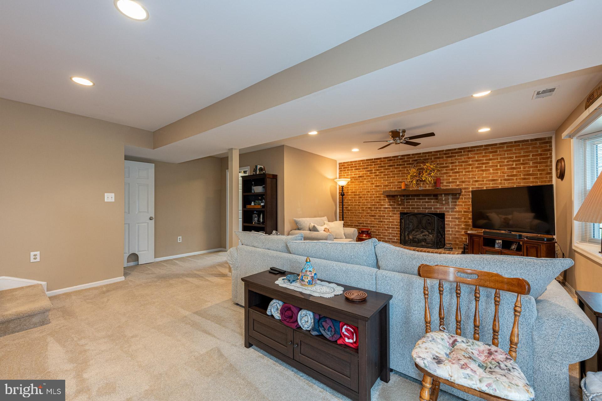 6 Foxmore Court Sterling, VA 20165 - Photo 22 of 47