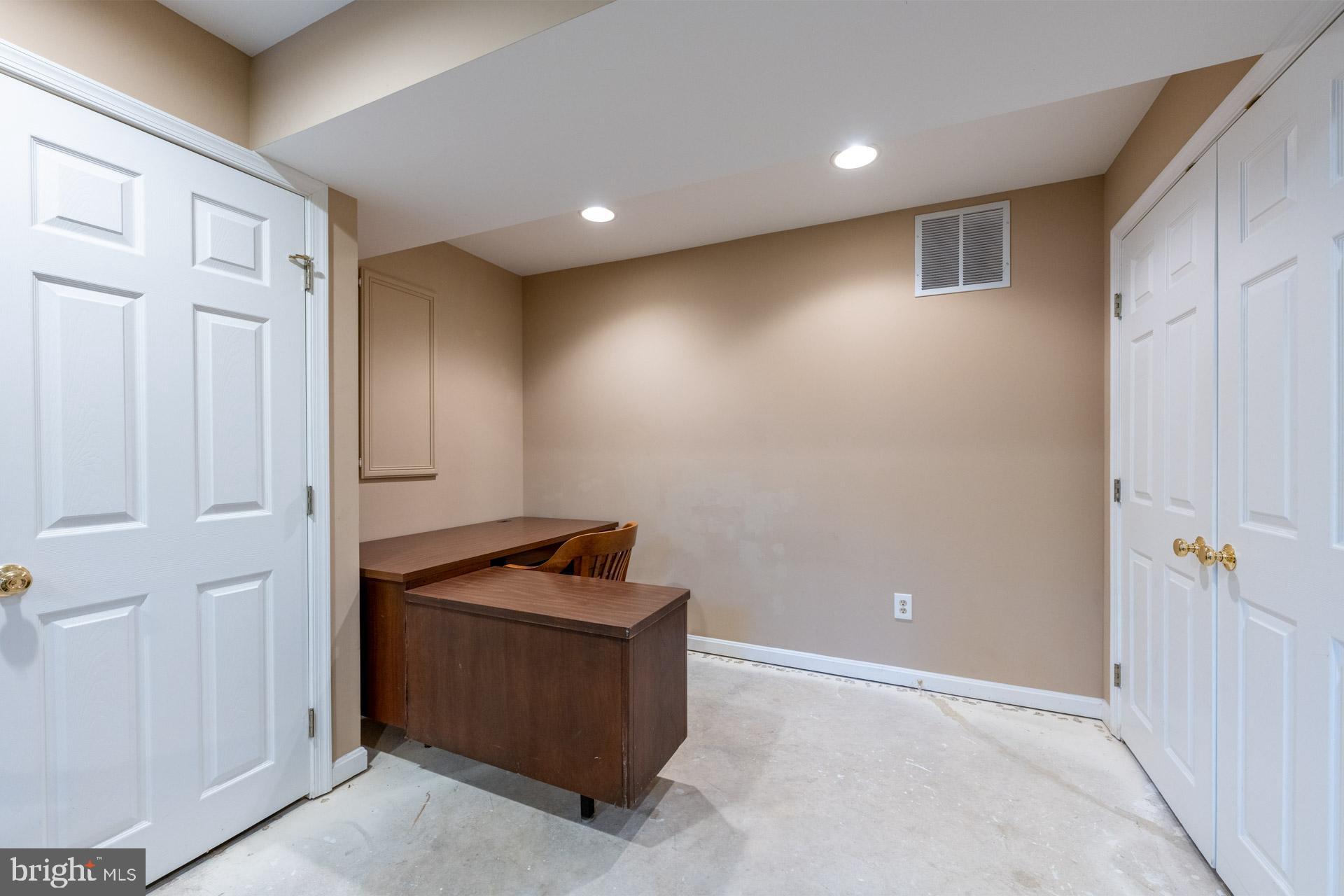 6 Foxmore Court Sterling, VA 20165 - Photo 39 of 47