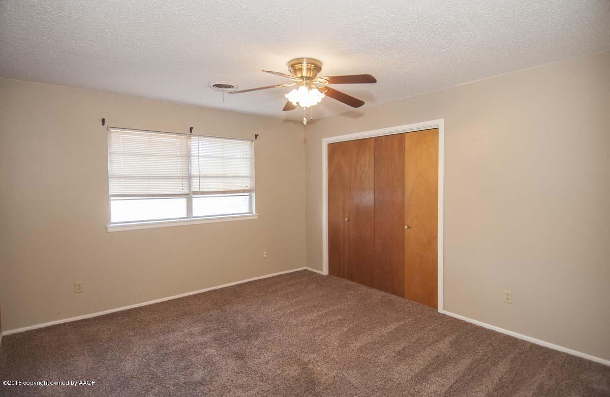 2821 Porter Drive Amarillo, TX 79110 - Photo 23 of 32 BEDROOM 3 VIEW 1