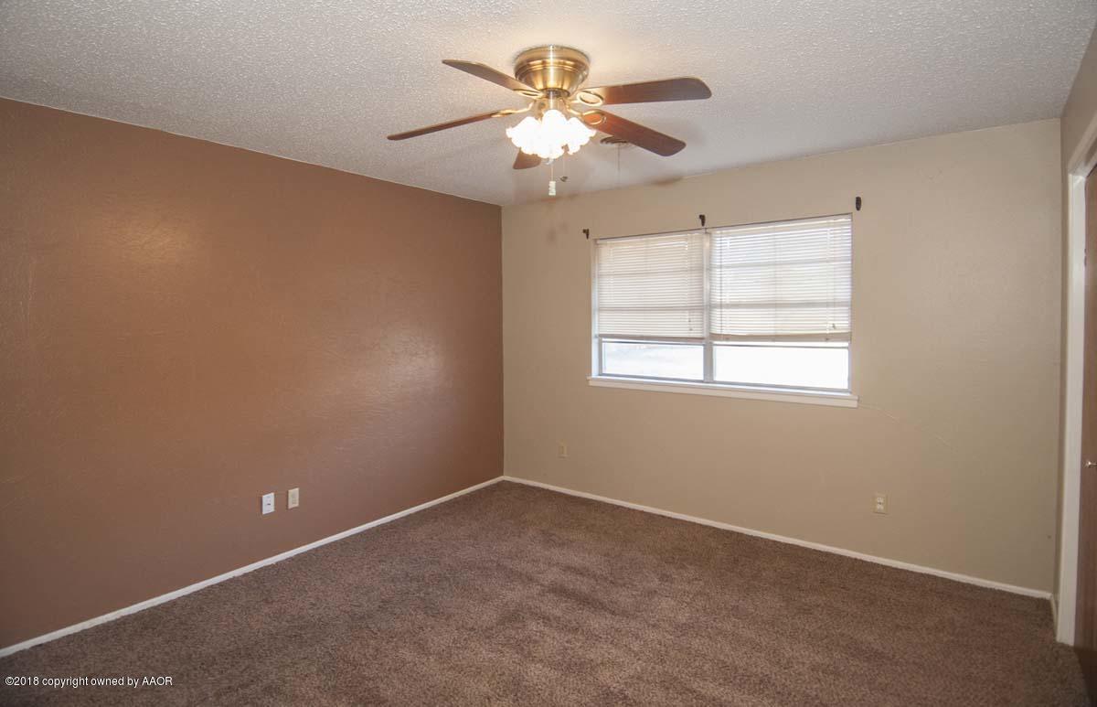 2821 Porter Drive Amarillo, TX 79110 - Photo 26 of 32 BEDROOM 3 VIEW 3