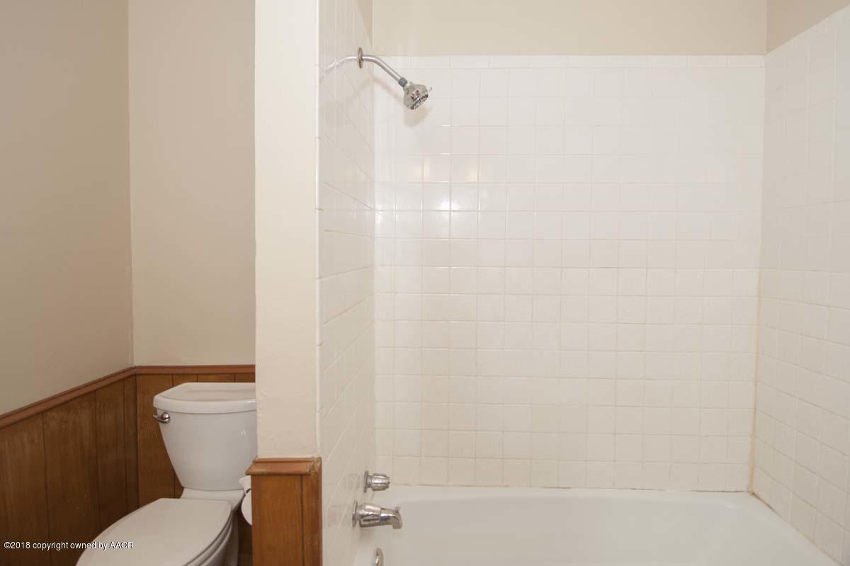 2821 Porter Drive Amarillo, TX 79110 - Photo 27 of 32 BATHROOM 2 VIEW 2