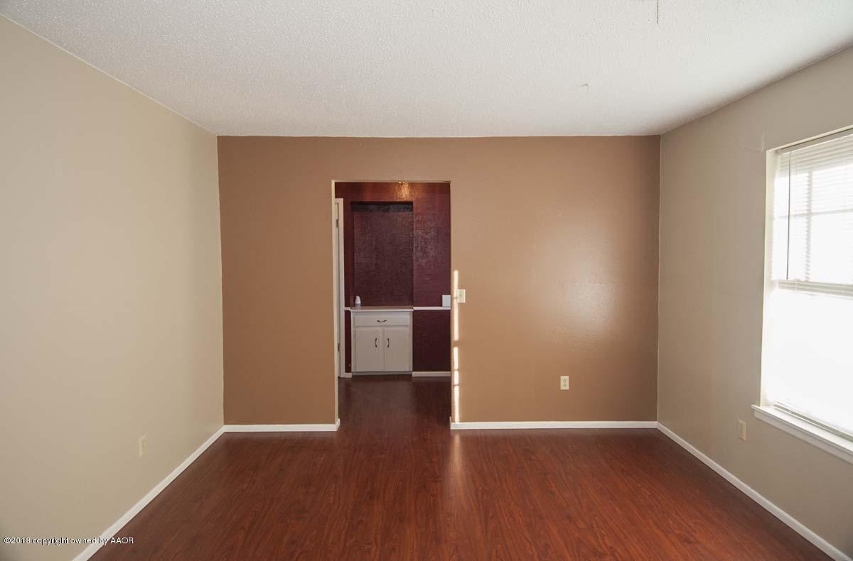 2821 Porter Drive Amarillo, TX 79110 - Photo 6 of 32 LIVING VIEW 3