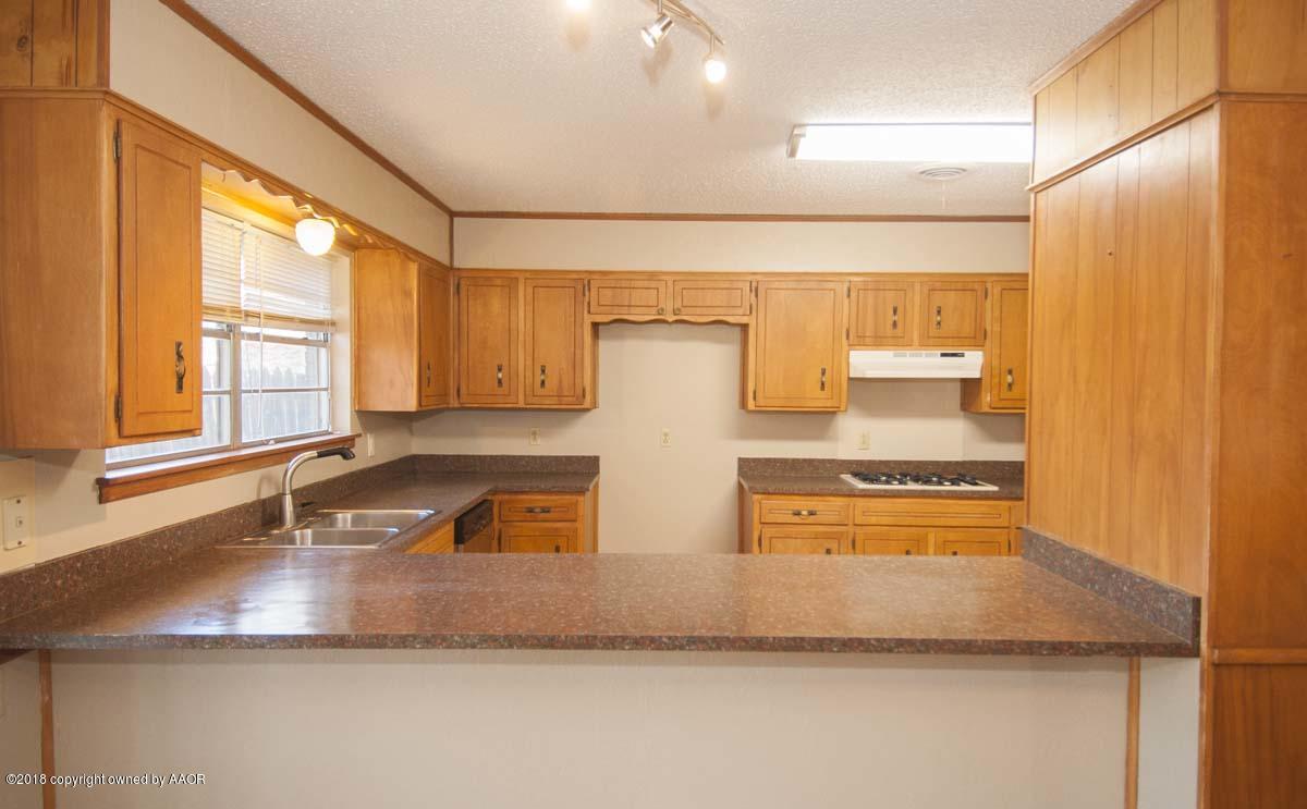 2821 Porter Drive Amarillo, TX 79110 - Photo 10 of 32 KITCHEN VIEW 2