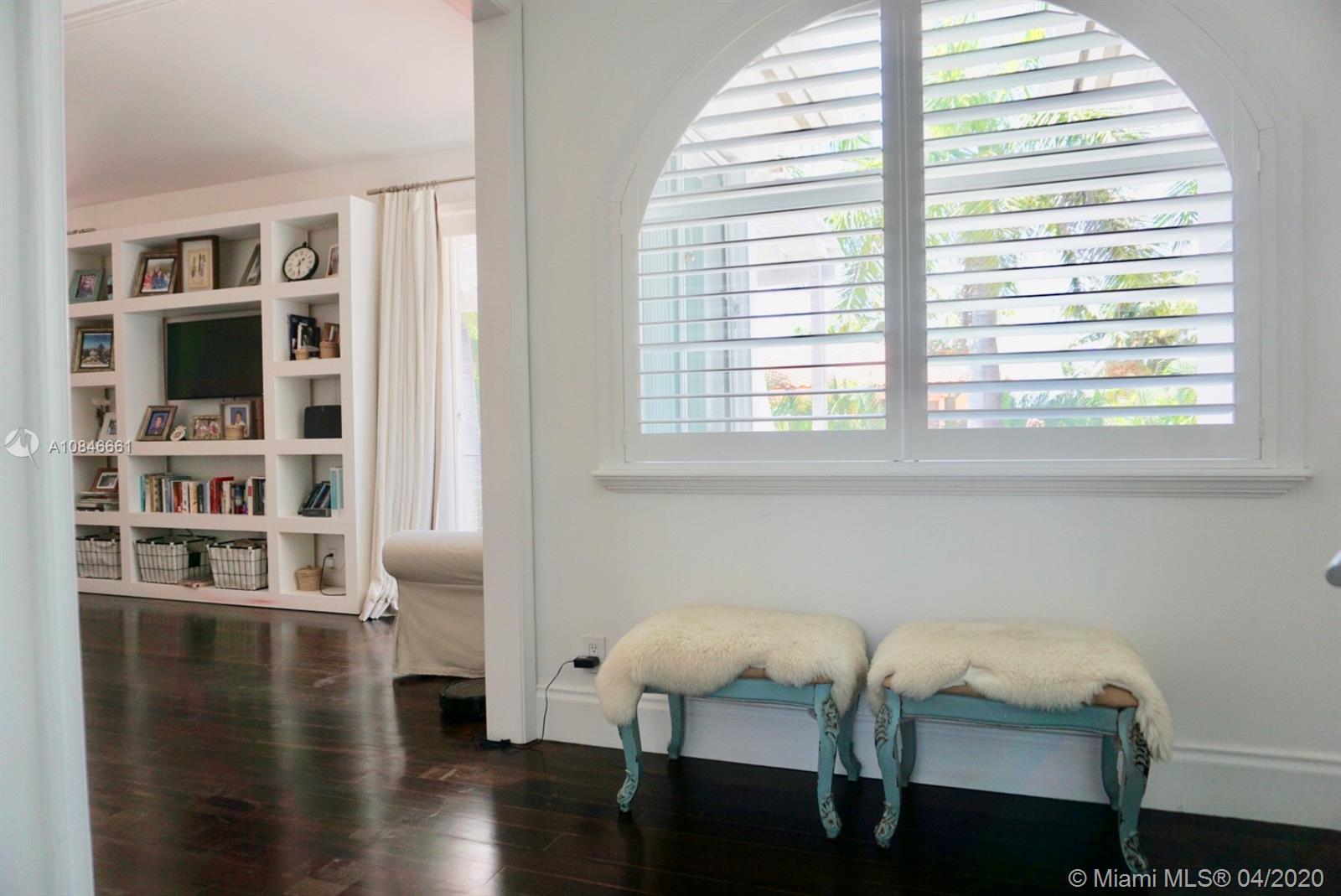 662 Woodcrest Road Key Biscayne, FL 33149 - Photo 14 of 48 Master Bedroom sitting area