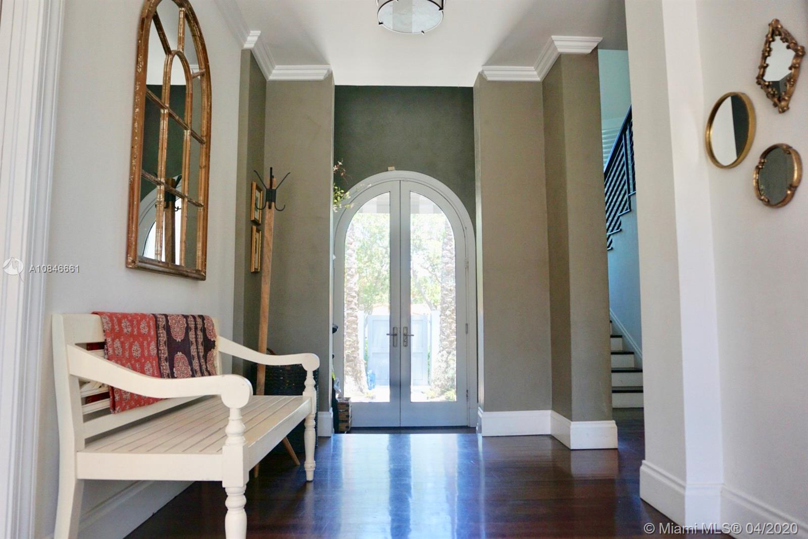 662 Woodcrest Road Key Biscayne, FL 33149 - Photo 3 of 48 Entrance hall