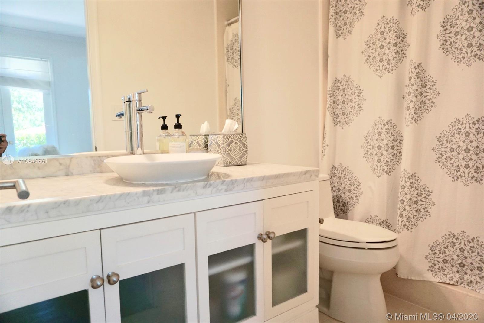 662 Woodcrest Road Key Biscayne, FL 33149 - Photo 21 of 48 Downstars Bathroom