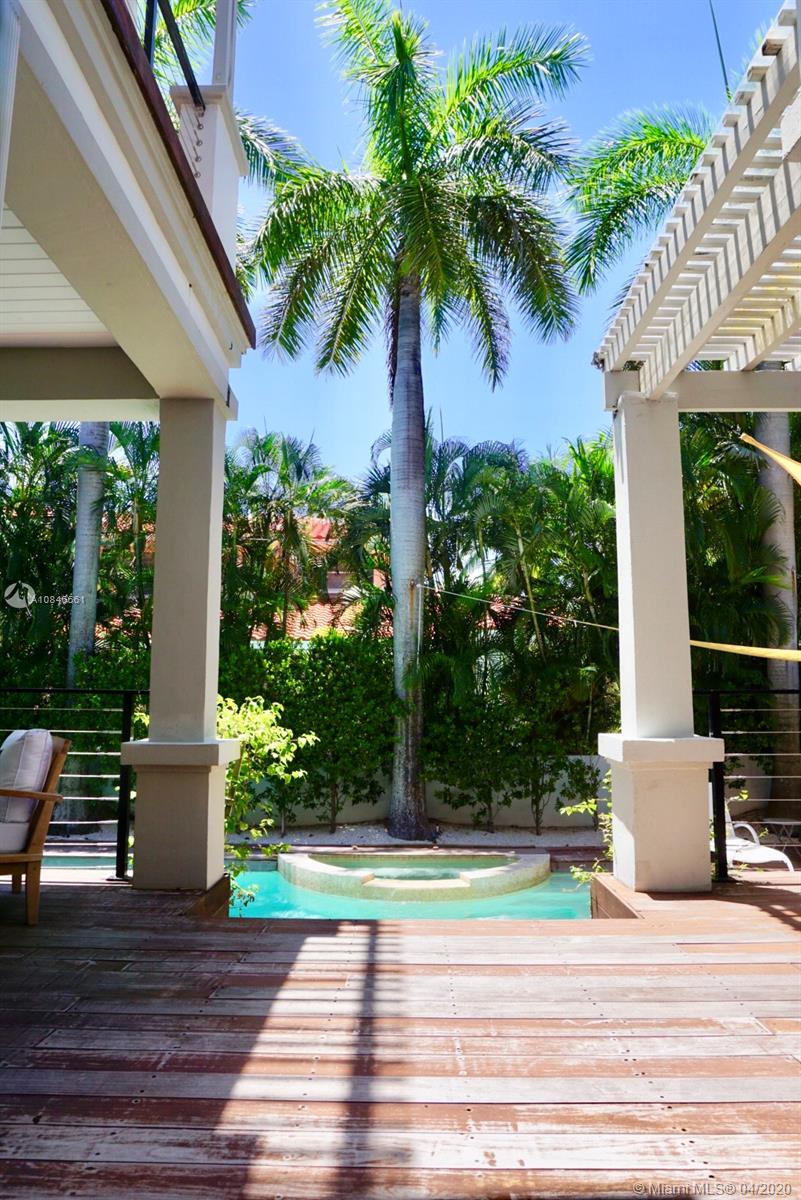 662 Woodcrest Road Key Biscayne, FL 33149 - Photo 29 of 48 Exit from entrance hall to backyard