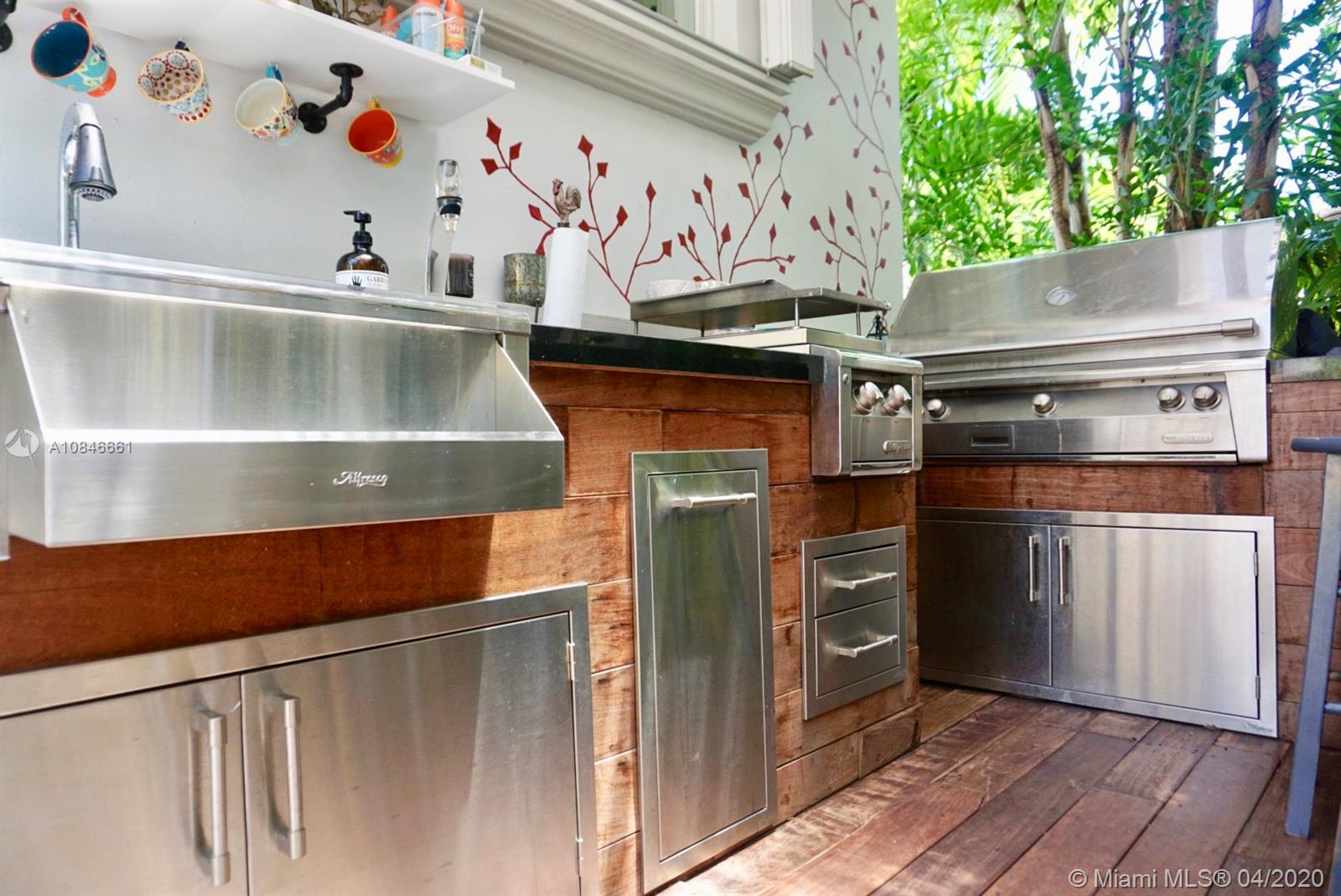 662 Woodcrest Road Key Biscayne, FL 33149 - Photo 33 of 48 Top of the line Summer Kitchen