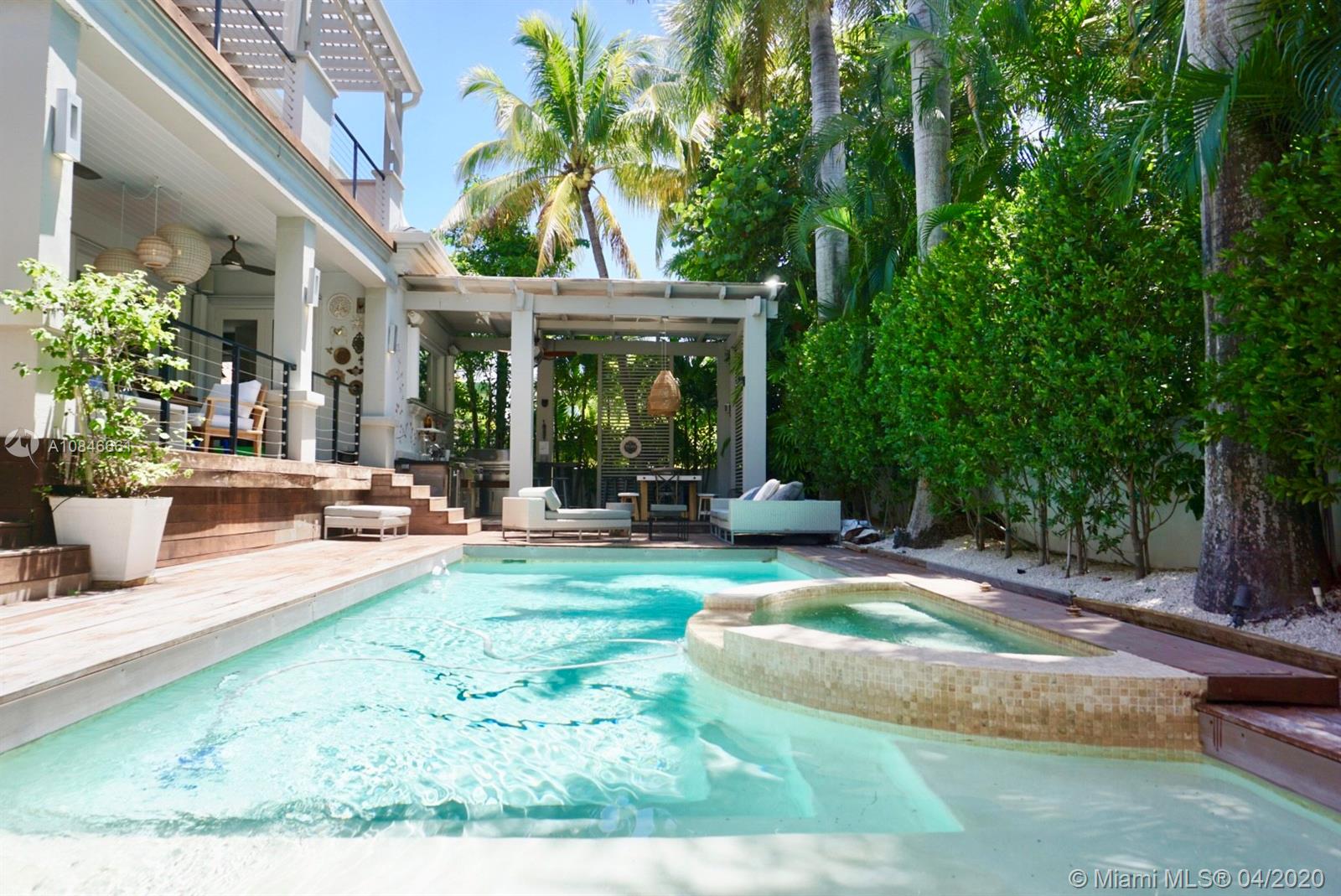662 Woodcrest Road Key Biscayne, FL 33149 - Photo 34 of 48 Sparkling pool
