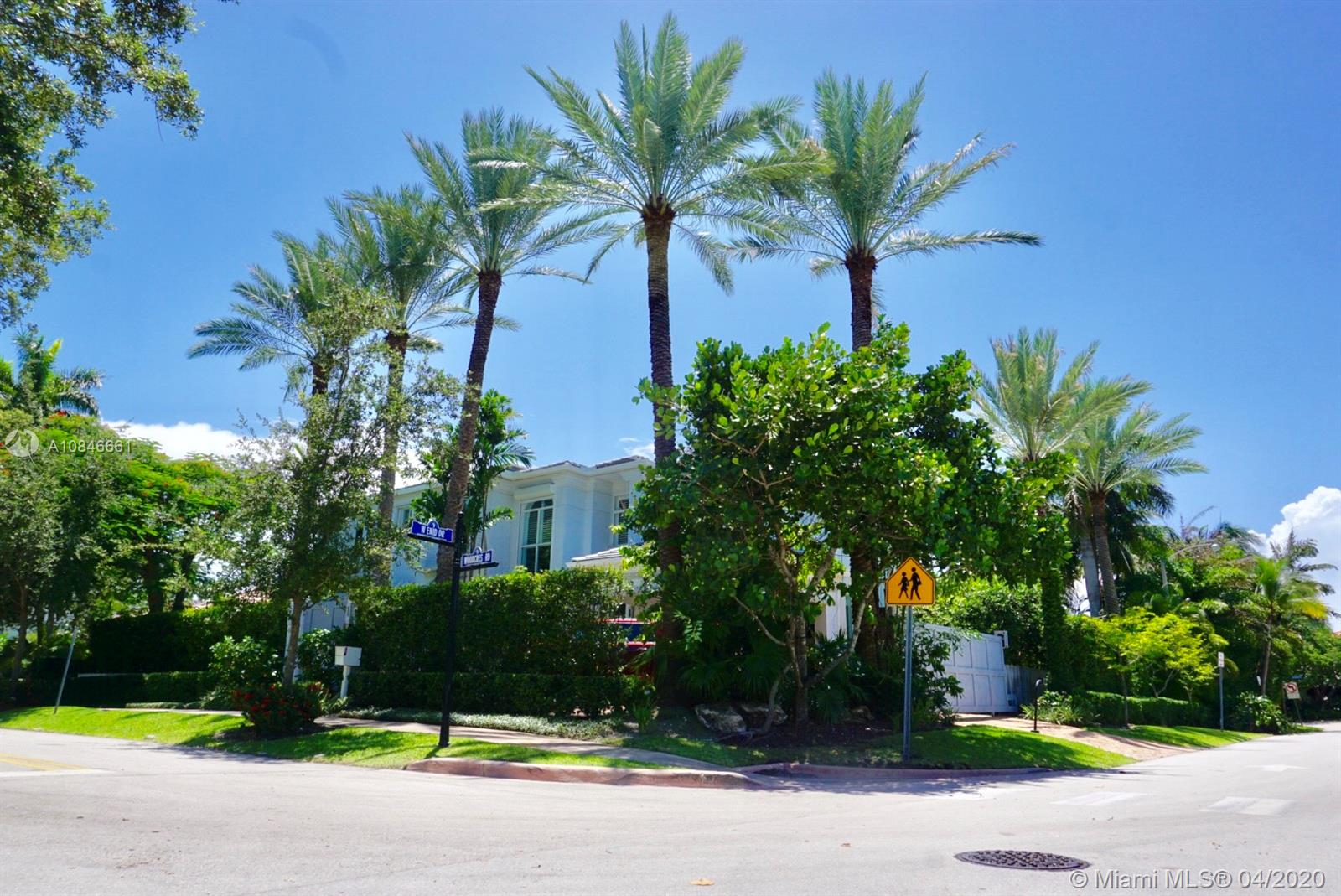 662 Woodcrest Road Key Biscayne, FL 33149 - Photo 36 of 48 Corner House