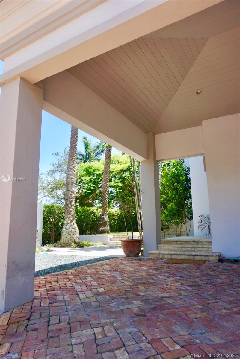 662 Woodcrest Road Key Biscayne, FL 33149 - Photo 39 of 48 Side entrance 2 car parking garage