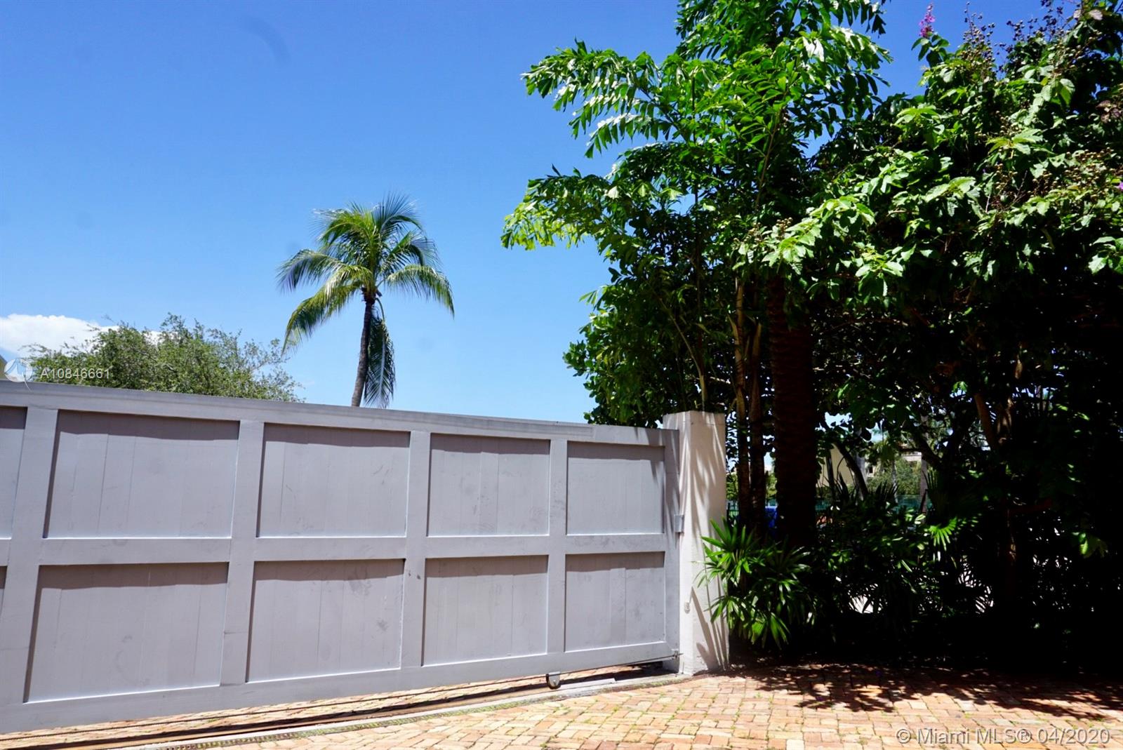 662 Woodcrest Road Key Biscayne, FL 33149 - Photo 40 of 48 Side gate car entrance