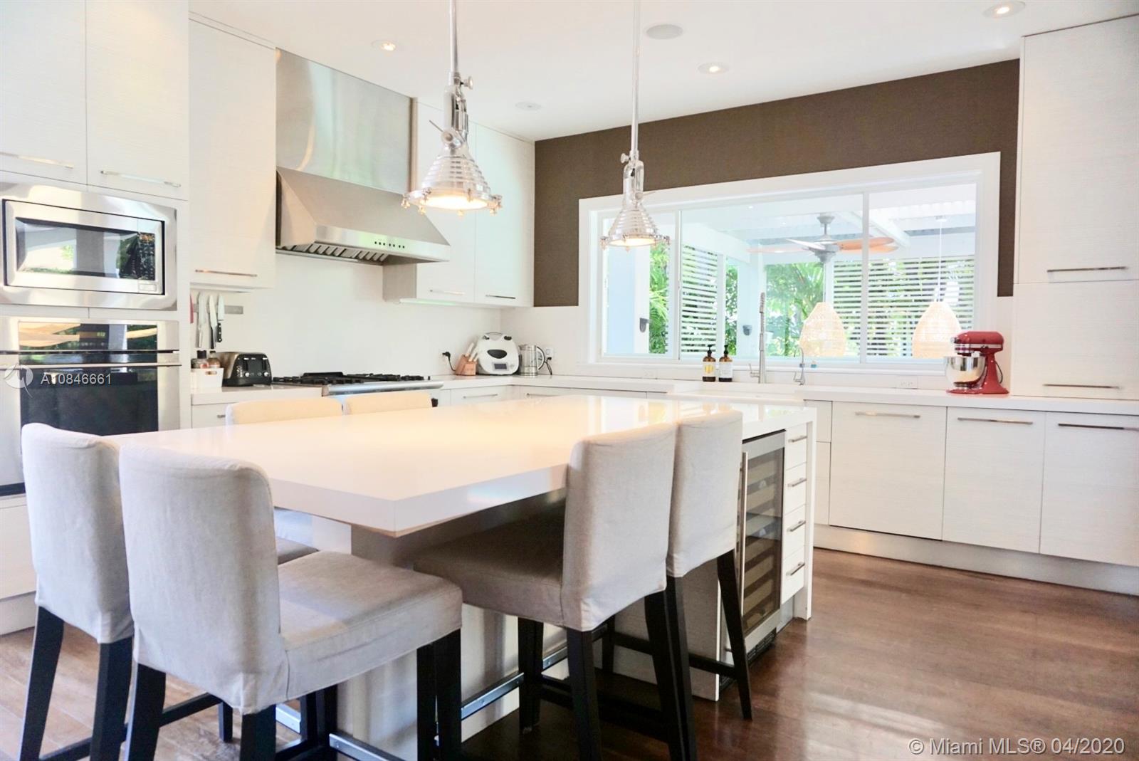 662 Woodcrest Road Key Biscayne, FL 33149 - Photo 45 of 48 Eat in kitchen