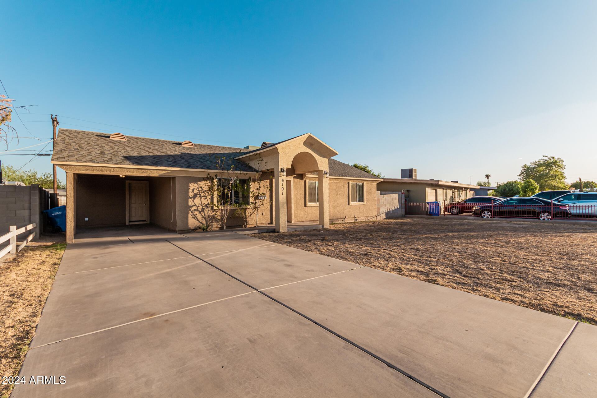 6101 North 32nd Drive Phoenix, AZ 85017 - Photo 3 of 36 03 - 32nd