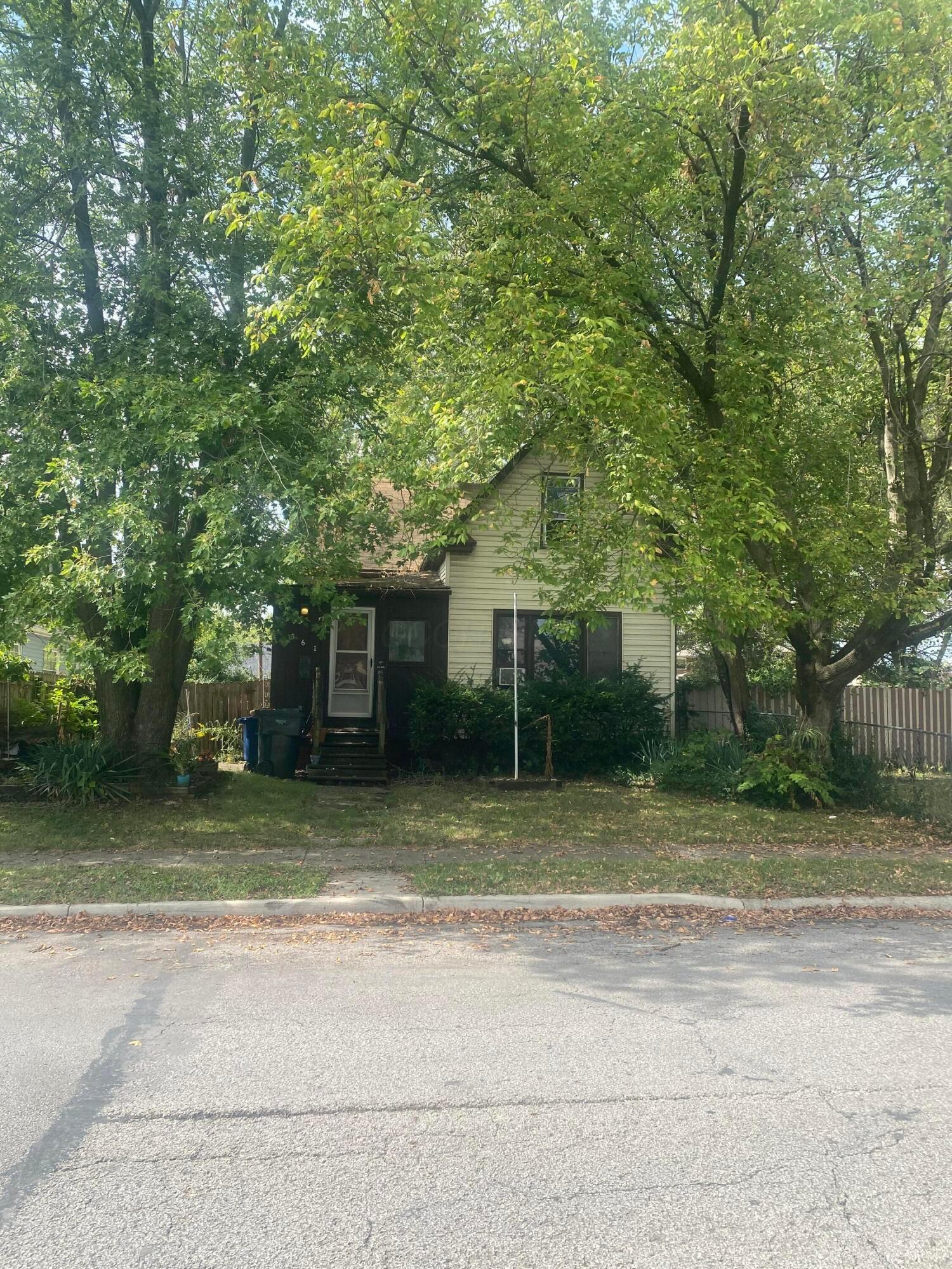 561 South Hampton Road Columbus, OH 43213 - Photo 3 of 19 IMG_1929 2