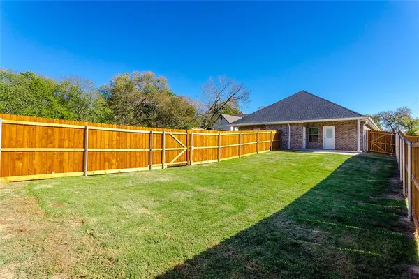 $1,750 | 910 West Knox Street, Unit A, Ennis, TX 75119