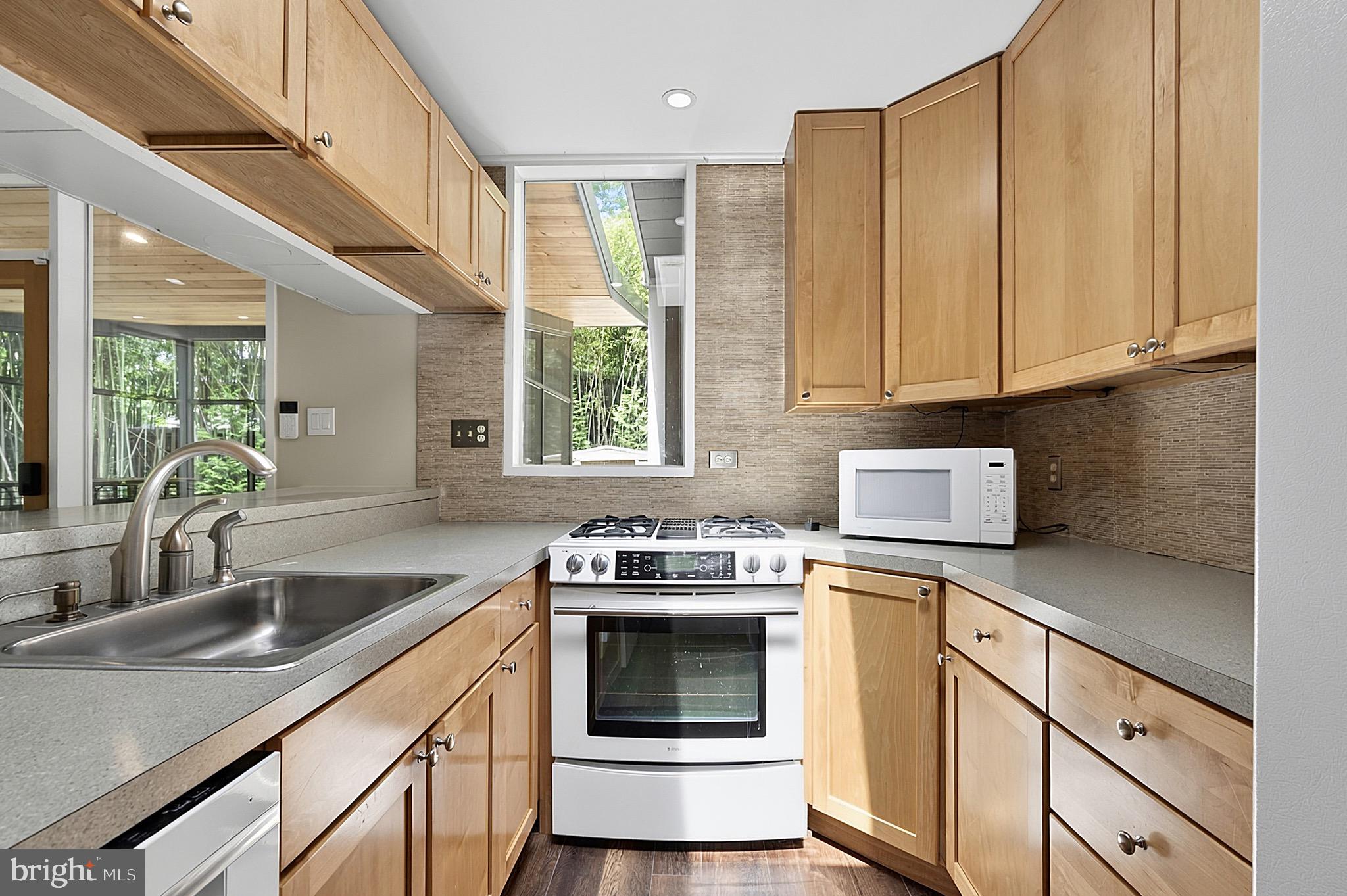 7710 Elba Road Alexandria, VA 22306 - Photo 18 of 50