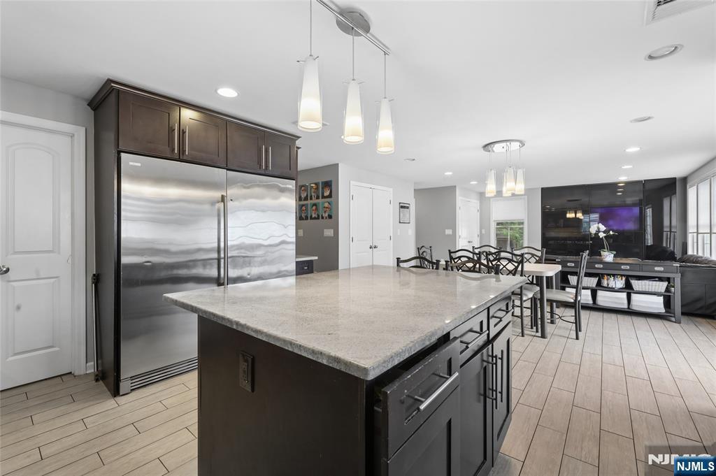 135 Rector Court Bergenfield, NJ 07621 - Photo 23 of 34