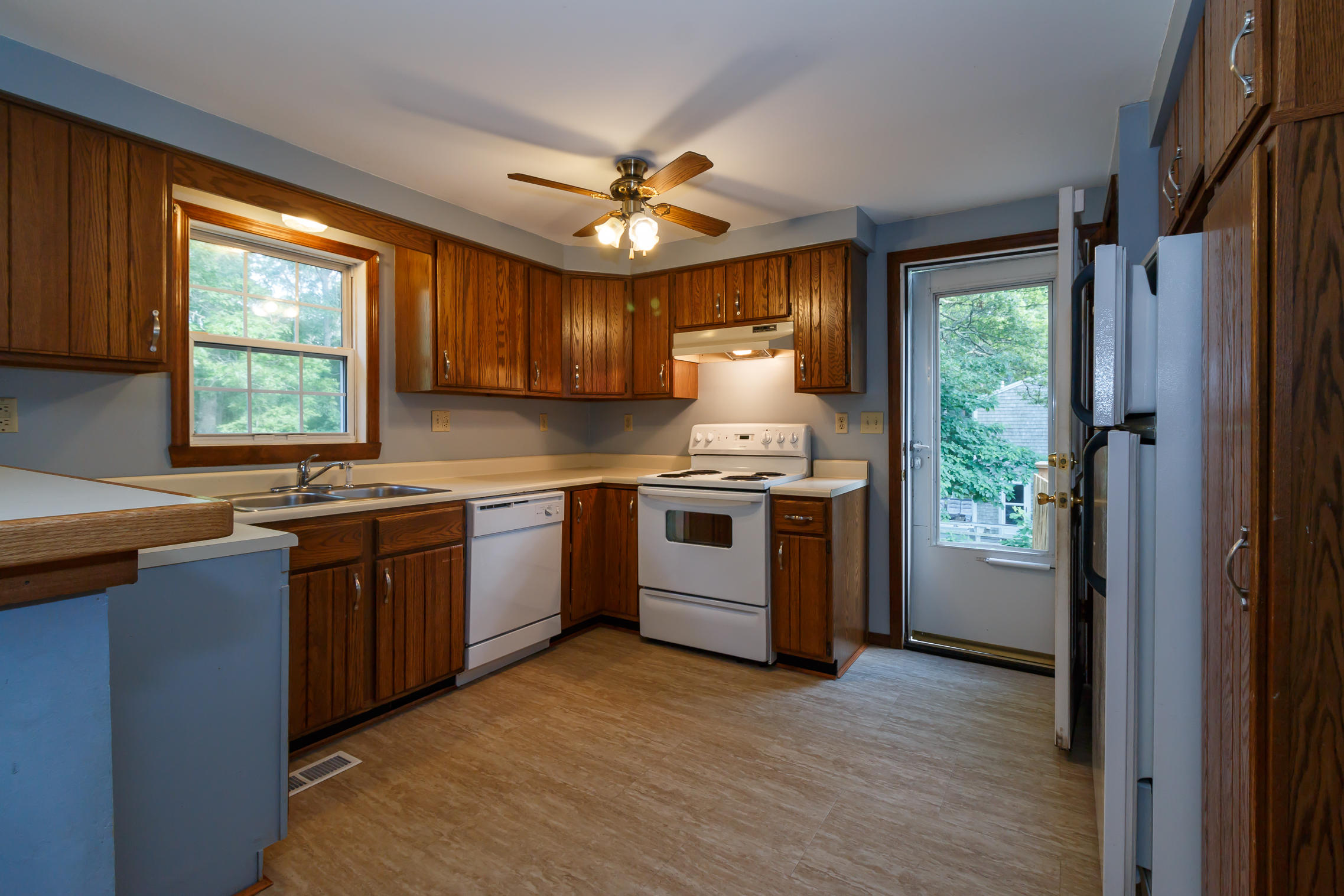33 Oregon Road Mashpee, MA 02649 - Photo 4 of 28 33OregonRdMashpee-7165