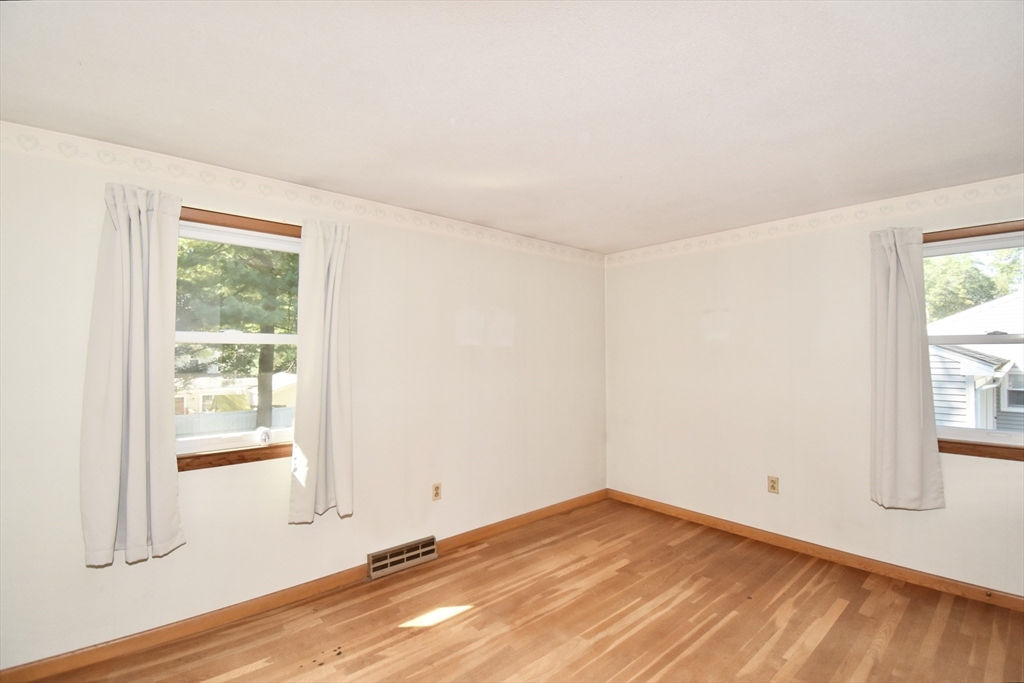 131 Endecott Street Springfield, MA 01118 - Photo 11 of 29 Gallery Image 11