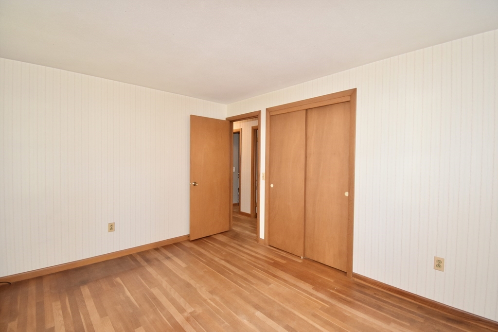 131 Endecott Street Springfield, MA 01118 - Photo 13 of 29 Gallery Image 13