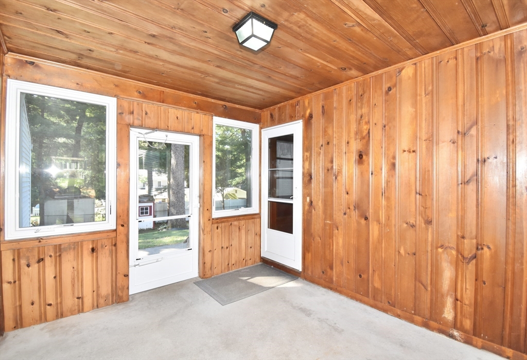131 Endecott Street Springfield, MA 01118 - Photo 20 of 29 Gallery Image 20