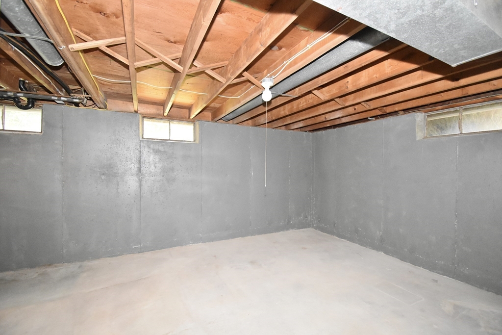 131 Endecott Street Springfield, MA 01118 - Photo 24 of 29 Gallery Image 24