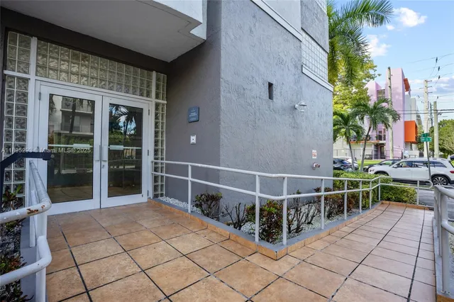 $2,400 | 1060 Northwest 7th Street, Unit 106, Miami, FL 33136
