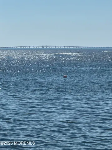 a black and white photo of a living room