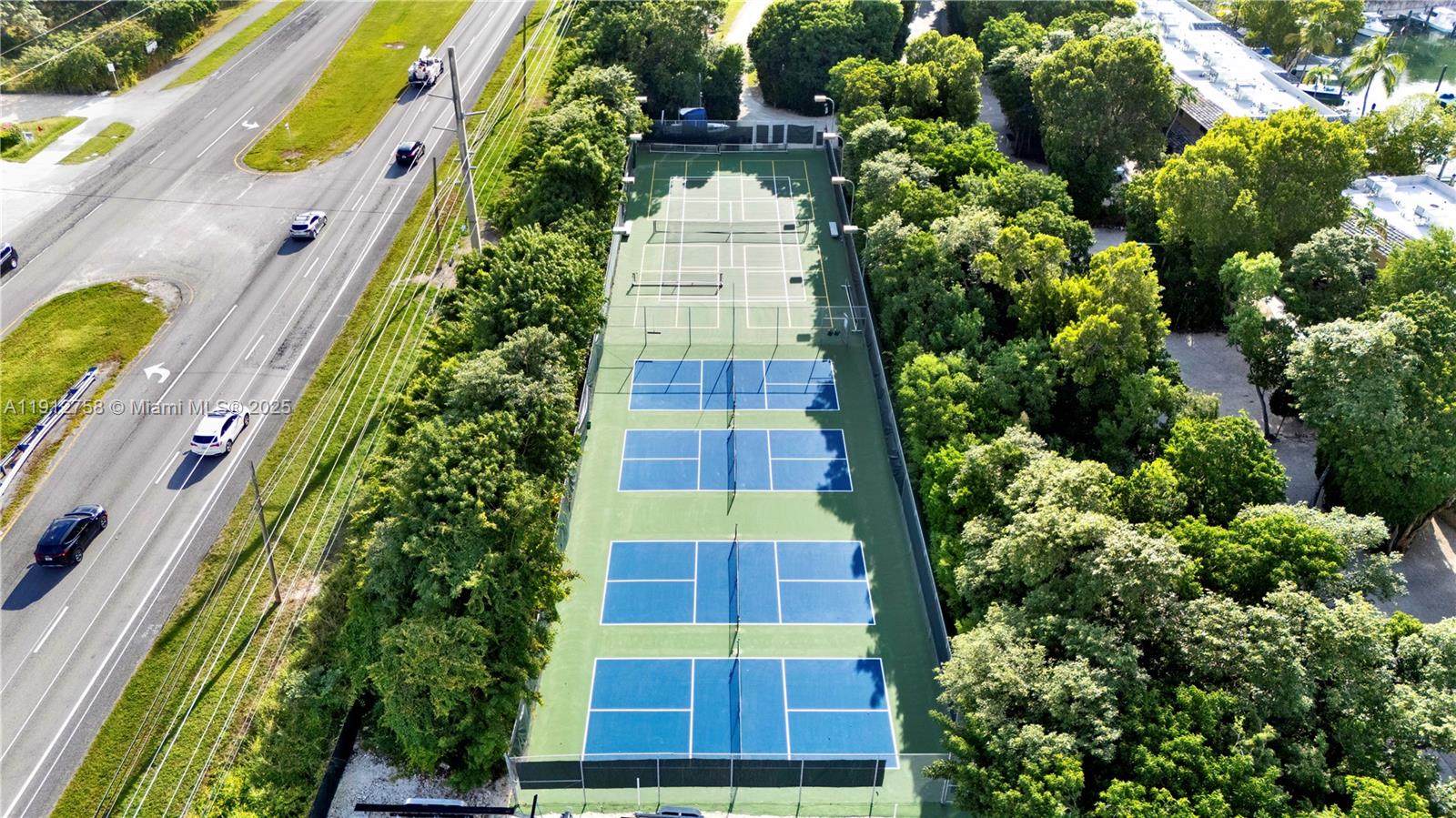 96000 Overseas Highway, Unit L5 Key Largo, FL 33037 - Photo 40 of 55 a picture of flowers