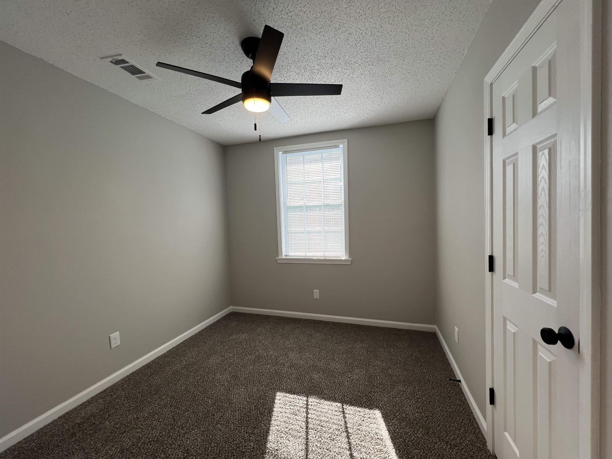 393 Carbon Road Memphis, TN 38109 - Photo 3 of 5 Gallery Image 3