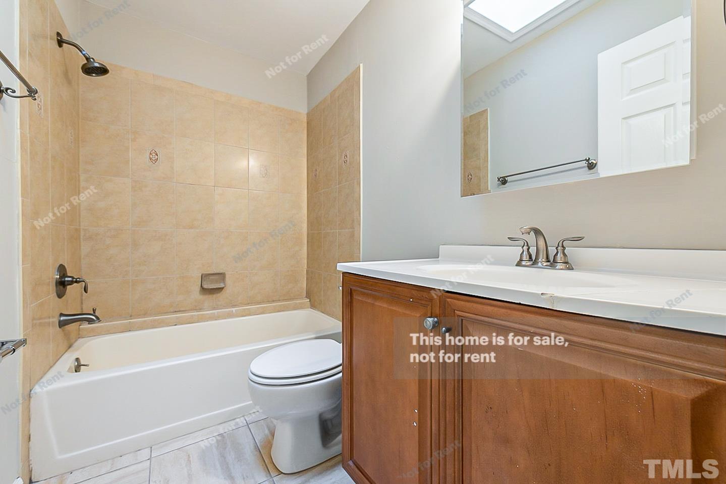 916 East Millbrook Road Raleigh, NC 27609 - Photo 20 of 24 a bathroom with a sink a toilet and a bathtub