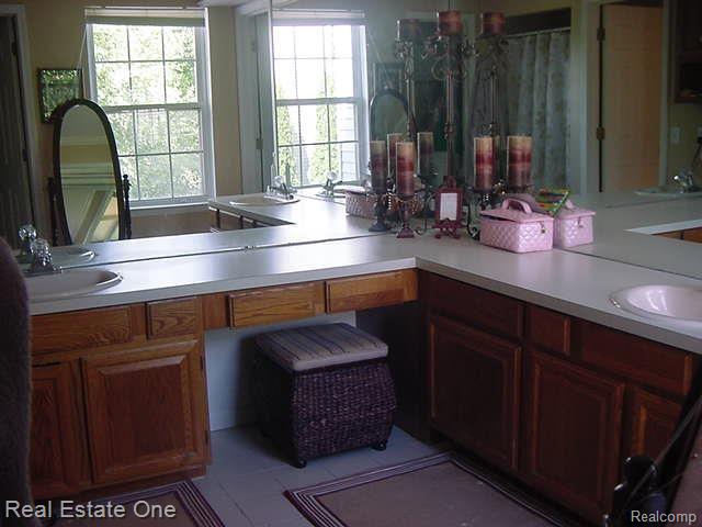 1920 Fairfield Drive Rochester, MI 48306 - Photo 11 of 18 MASTER BATH