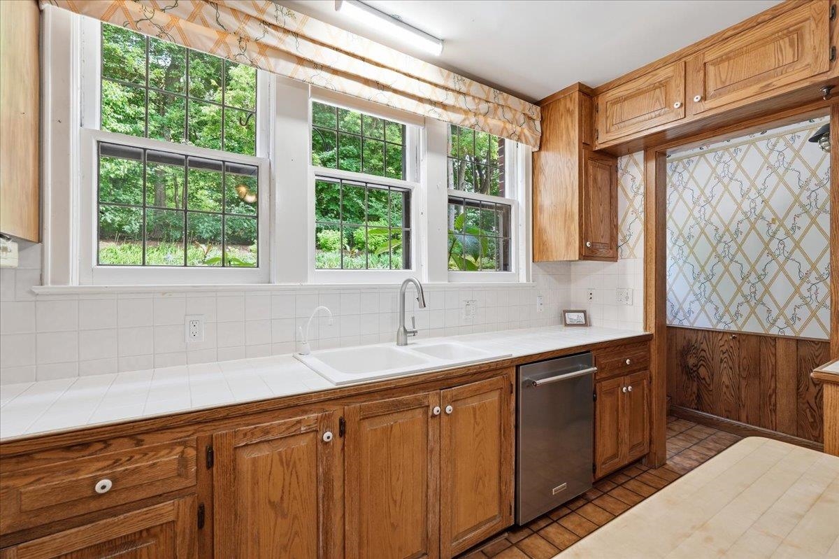 1110 Edgewood Avenue Madison, WI 53711 - Photo 25 of 86