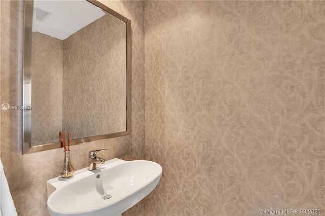 $555,000 | 1100 Biscayne Boulevard, Unit 3602, Miami, FL 33132