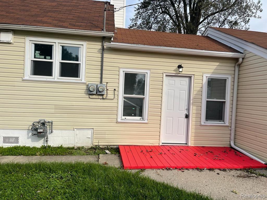 17898 Common Road Roseville, MI 48066 - Photo 10 of 58 16.jpeg