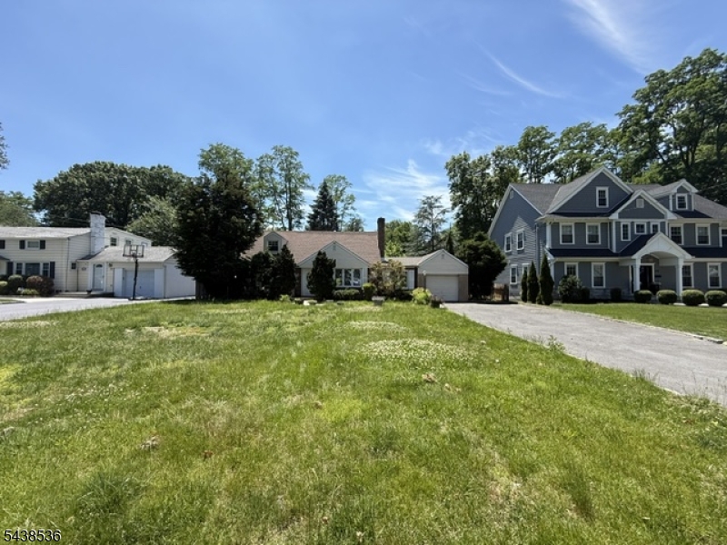 364 Acacia Road Scotch Plains, NJ 07076 - Photo 2 of 30