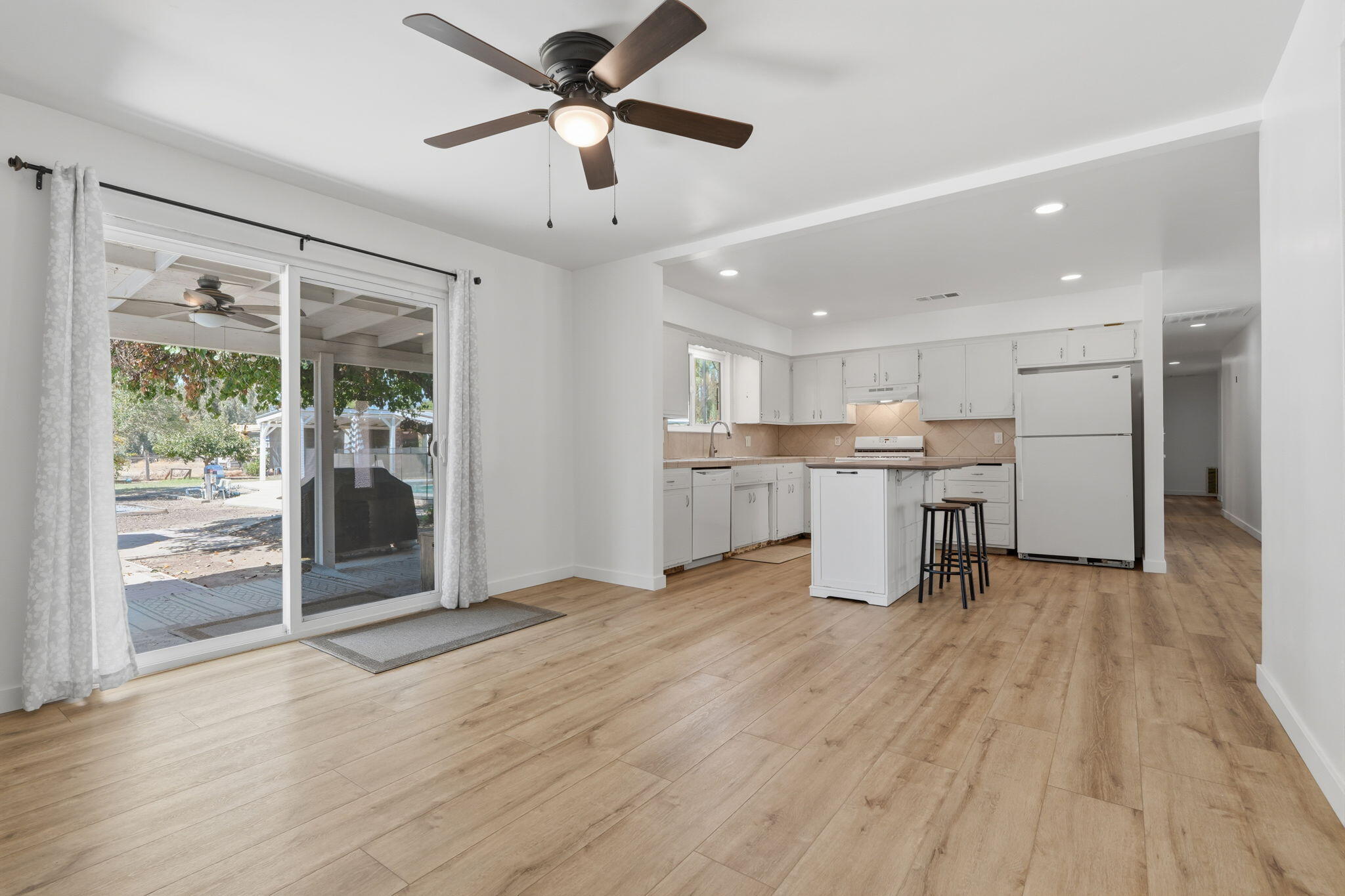 351 South Cornucopia Road Exeter, CA 93221 - Photo 14 of 54 22-351_S_Cornucopia_Rd_-_Exeter_CA_020