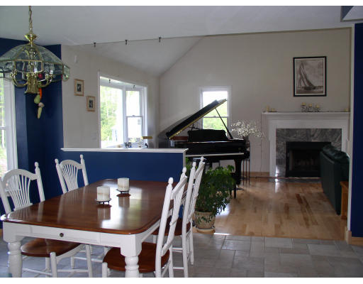 6 Nursery Road Pepperell, MA 01463 - Photo 2 of 10
