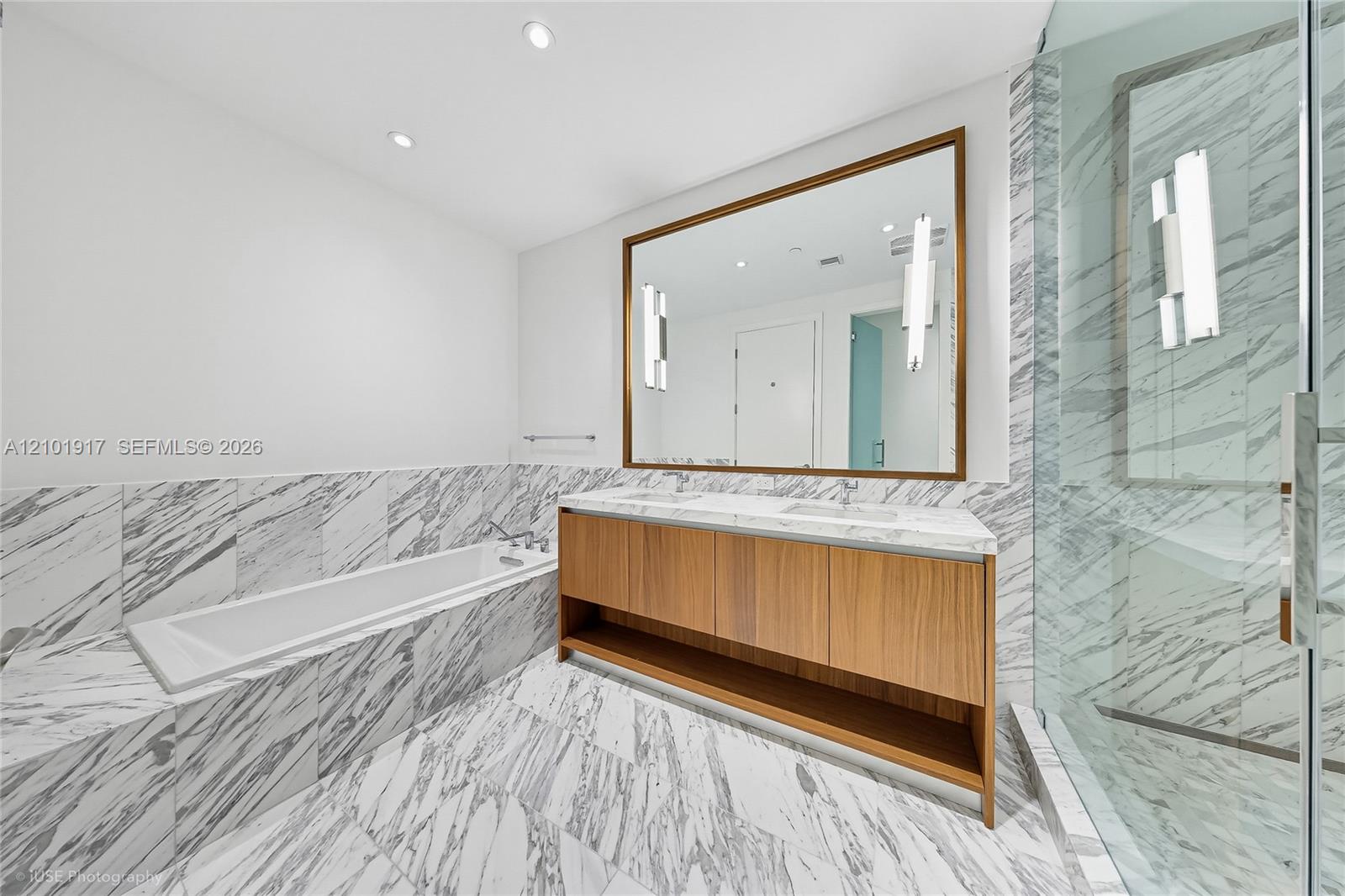 175 Southeast 25th Road, Unit 3002 Miami, FL 33129 - Photo 7 of 21 Gallery Image 7