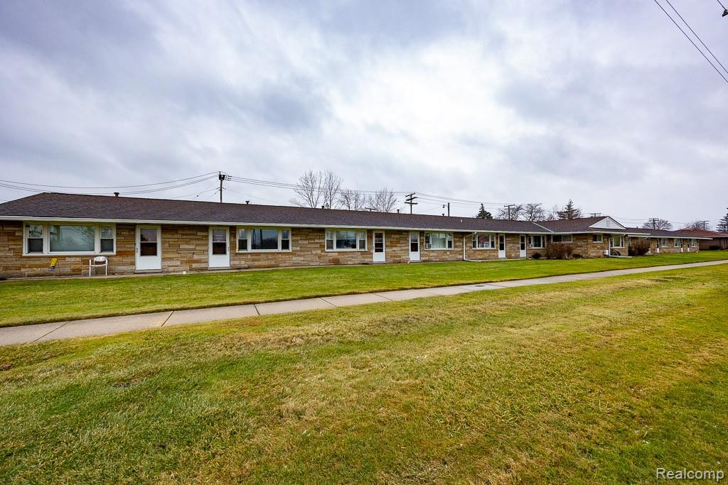 12523 Pennsylvania Road, Unit 2 Riverview, MI 48193 - Photo 1 of 38
