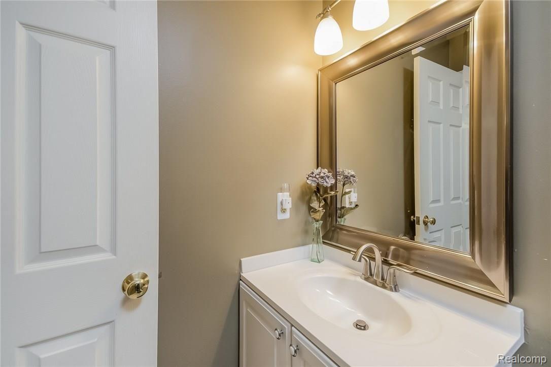 2178 Reagan Drive Rochester, MI 48309 - Photo 21 of 44 022-Powder_Room-2098504-medium.jpg